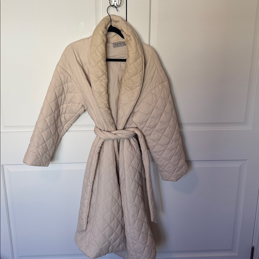 Quilted Cream Long Puffer Jacket Modern Citizen - Picture 5 of 9